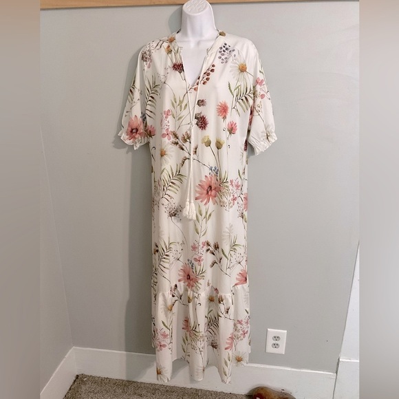 unbranded Dresses & Skirts - Unbranded “Cottagecore” floral maxi dress. Size large